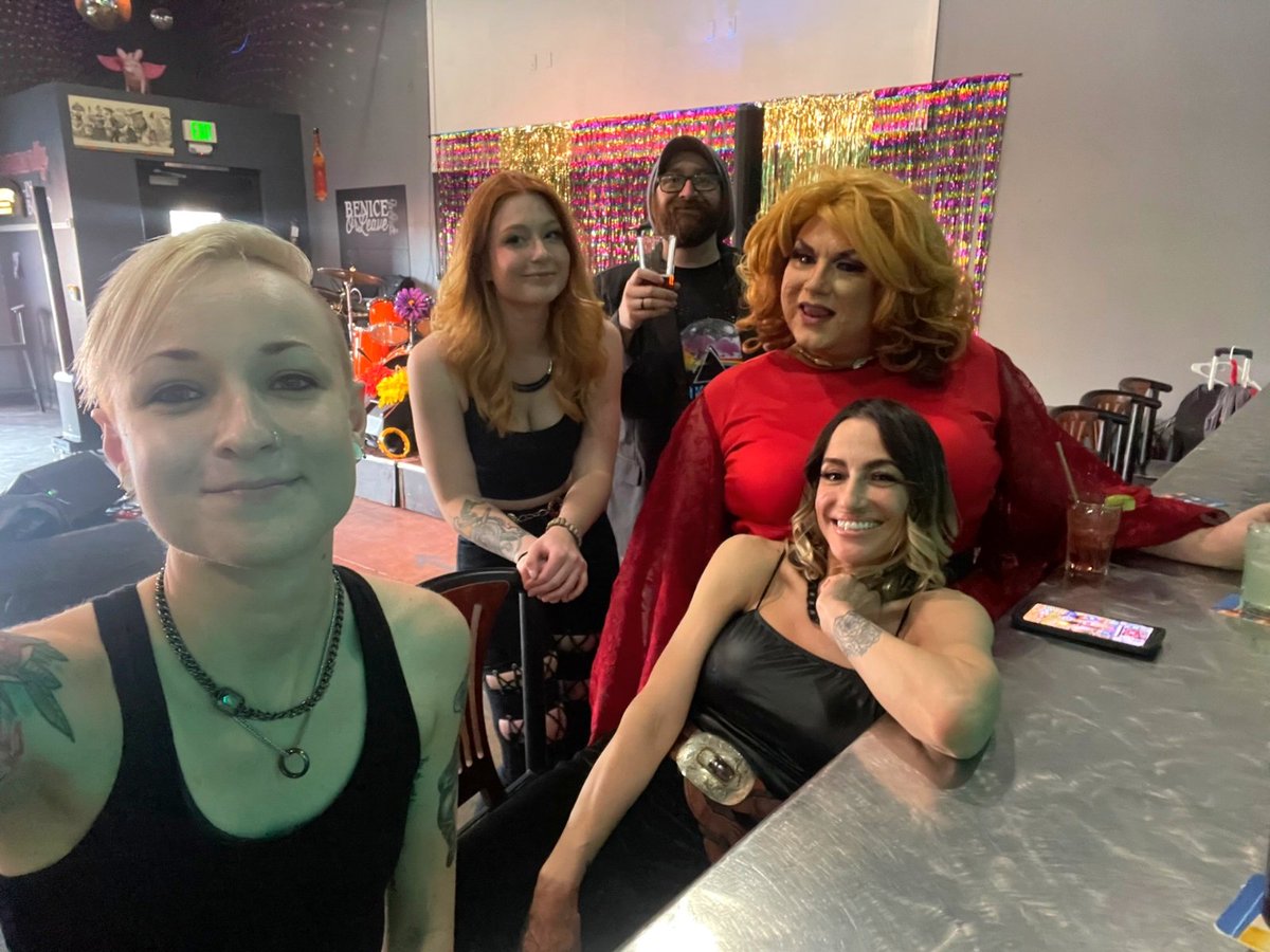 PeachStreetRev's tweet photo. OMG Stella Rae in the house! Peach Street Revival fangirling!

#PeachStreetRevival #wheresStella https://t.co/K69cVt0o6R