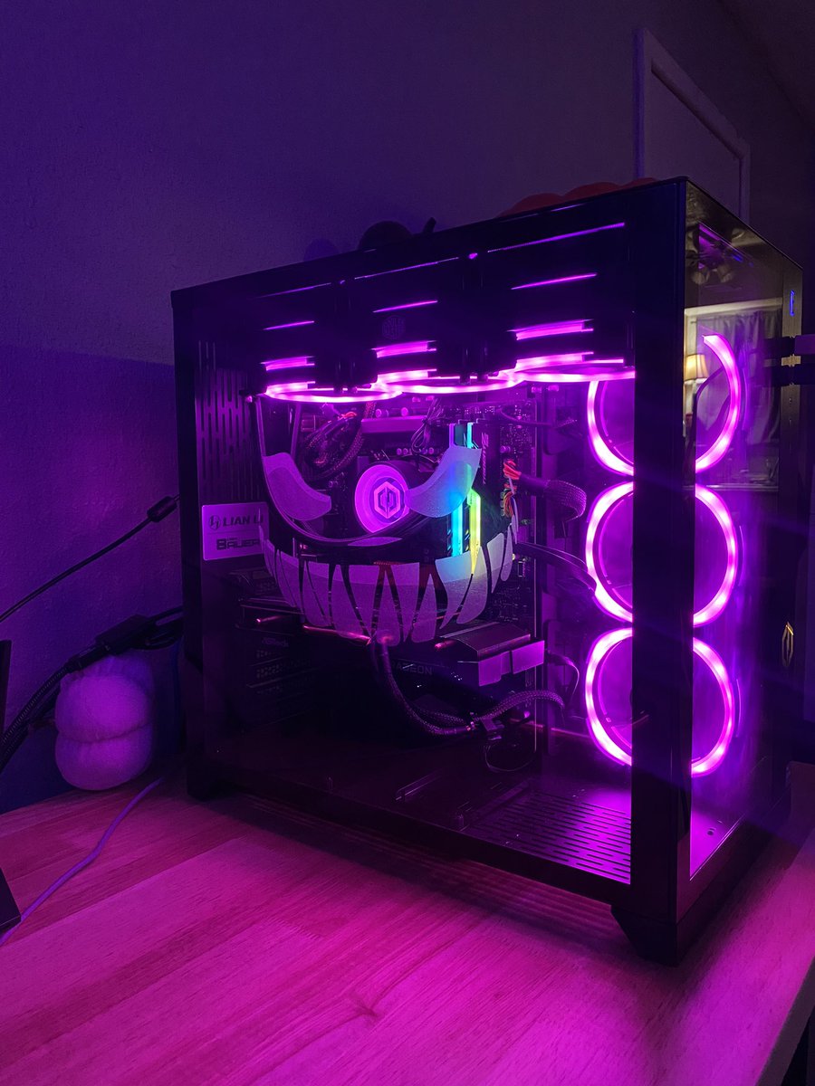 meowimakittyy's tweet photo. Bought a new, beefy computer from Cyberpowerpc 🤓. It even has a @LIRIK kitty logo on it :3

I’m soooo happy ^_^!!!!! https://t.co/VIaTIJWgzd