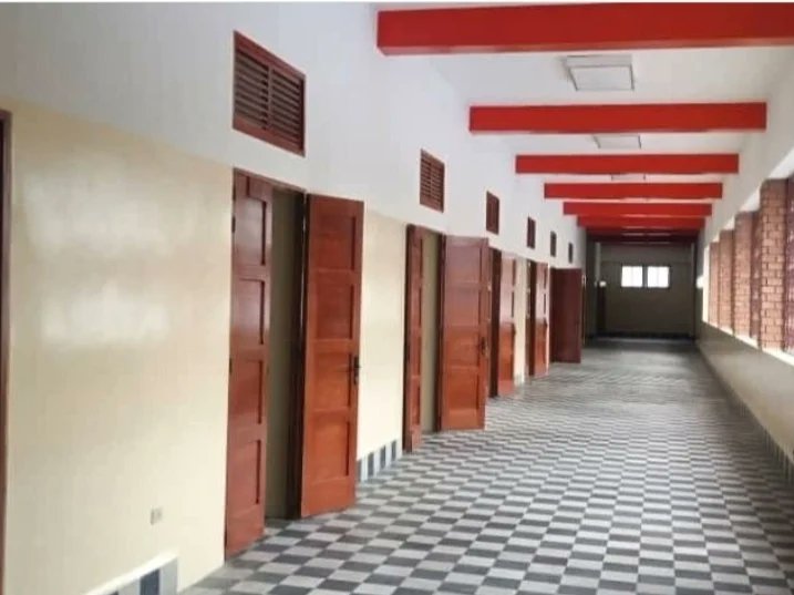 wlkyts's tweet photo. La infraestructura del Liceo Simón Bolívar  ha sido restaurada, por la @gobernaciondeltachira  y la @zonaeducativatachira
¿Cómo les parece que ha quedado? ¿Qué le piden a los estudiantes,  profesores, personal administrativo, obrero y padres y representantes de este  liceo? https://t.co/hPrVNiXReF