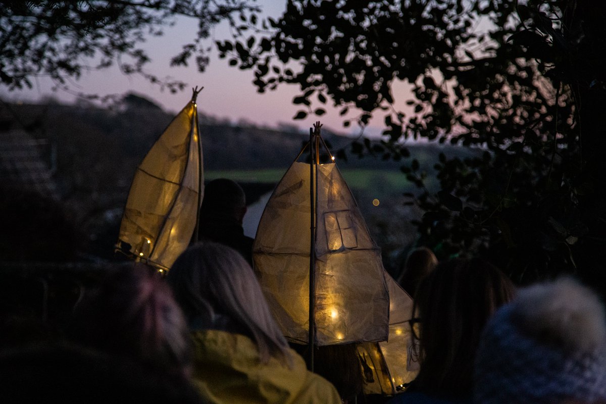 musecornishlife's tweet photo. Thank to #WelcomeBack Fund for making this all possible. For an extended look at Helston
and the parade https://t.co/SGlHzYMJyA

Photo thanks to @s_Hurlock_Photo https://t.co/ZjktOChcWH