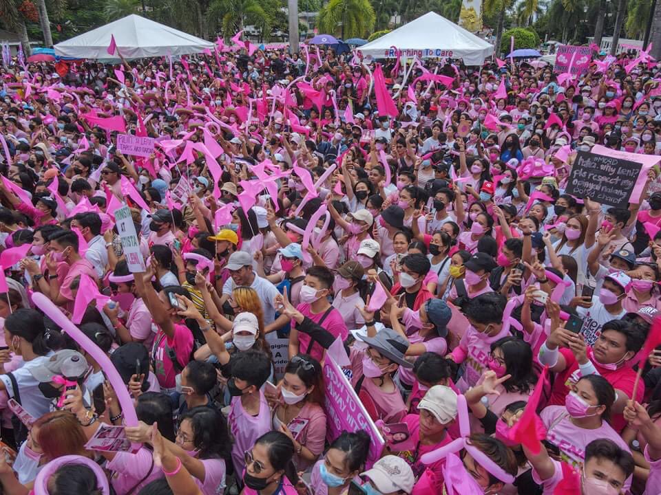 MateenAchileas's tweet image. Mini rally of #LeniKiko2022 at Catbalogan City, Samar! #SamaSamarTayongAangat #SamarIsPink