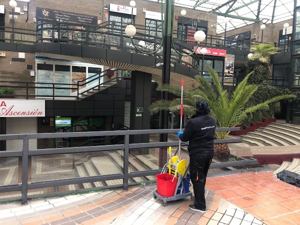 Hemos comenzado un nuevo servicio de limpieza en el centro comercial Tutti. Considerada la galería comercial más emblemática de Majadahonda, con 50 locales disponibles. Nos encargamos de la limpieza de todas las zonas exteriores, baños y cristales. 
#majadahonda #tutti #limpieza