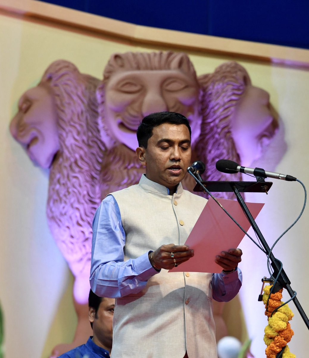 Dev_Fadnavis's tweet photo. Many congratulations to @DrPramodPSawant on being sworn in as Goa CM, once again!
I also congratulate entire #TeamGoa who took oath as Ministers.
I am confident that under the leadership of Hon PM @narendramodi ji &amp; @DrPramodPSawant you all will work hard for #GoldenGoa ! https://t.co/00BGmPT0lv