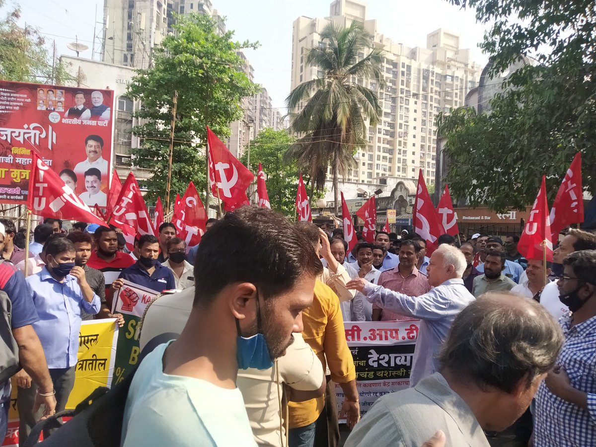 cpimspeak's tweet photo. Rally of thousands of workers from Ceat Tyres to Bhandup Station was held as part of the March 28-29 All India General Strike by Mumbai Shramik Sangh affiliated to CITU. The rally was led by Comrades Dr. Vivek Monteiro, Syed Ahmed, Hemkant Samant, Vinayak Shinde, Sugandhi Francis https://t.co/KTKGEYjlDN