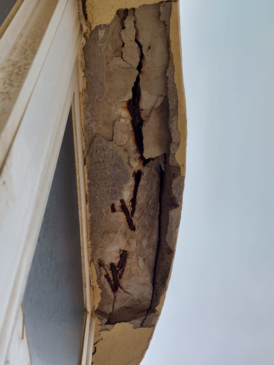 SolVertMalaga's tweet photo. El desprendimiento de cornisas y roturas de la fachada a la vía pública es responsabilidad de la comunidad de propietarios. Revise su edificio #presupuestos #sincompromiso #fachadas #reparaciones https://t.co/nawCKa76vZ