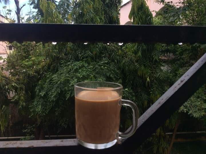 Madhumathi_Inks's tweet photo. #vssnature prompt: #Tea
We meet over a cup of Tea
Conversations filled with smiles, laughter, wonder, and
Conversations that are audible through
Tears and silences too...
#AllThingsTea #TeaPhotography #Conversations #TeaPositive #Writers #TeaAndRain
#amwriting #WritingCommunity https://t.co/9E0TgaCfZc