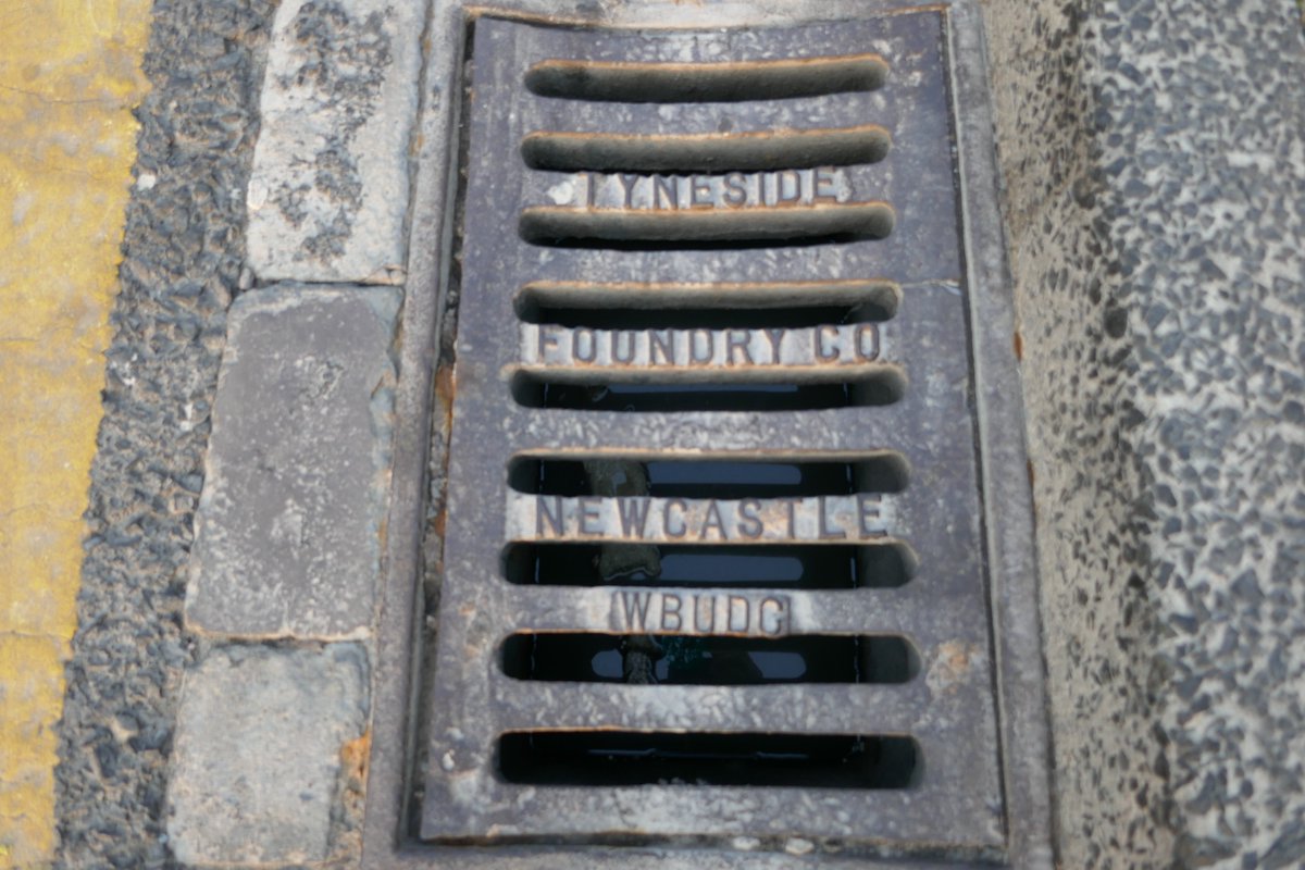 A ten bar #draincover made by the Tyneside Foundry Company in #Newcastle spotted in #SeatonSluice for #ManholeMonday