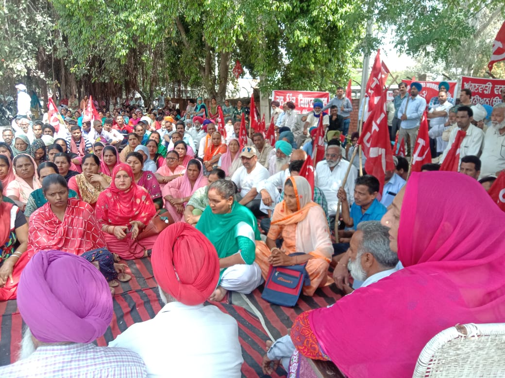 aifawh's tweet photo. Scheme workers on Strike 
#Anganwadi #ASHA #MDM workers on Strike today - 28 -29 March 2022
#Punjab
#StrikeHard
#Strike2SaveIndia #BharatBandh https://t.co/DyIfTl4Sn8