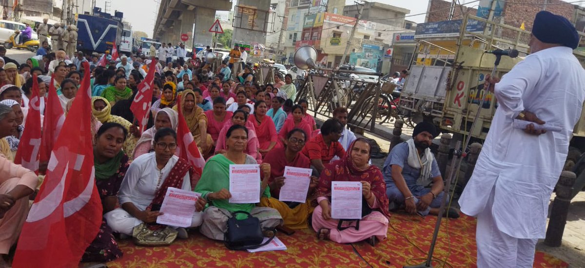 aifawh's tweet photo. Scheme workers on Strike 
#Anganwadi #ASHA #MDM workers on Strike today - 28 -29 March 2022
#Punjab
#StrikeHard
#Strike2SaveIndia #BharatBandh https://t.co/DyIfTl4Sn8