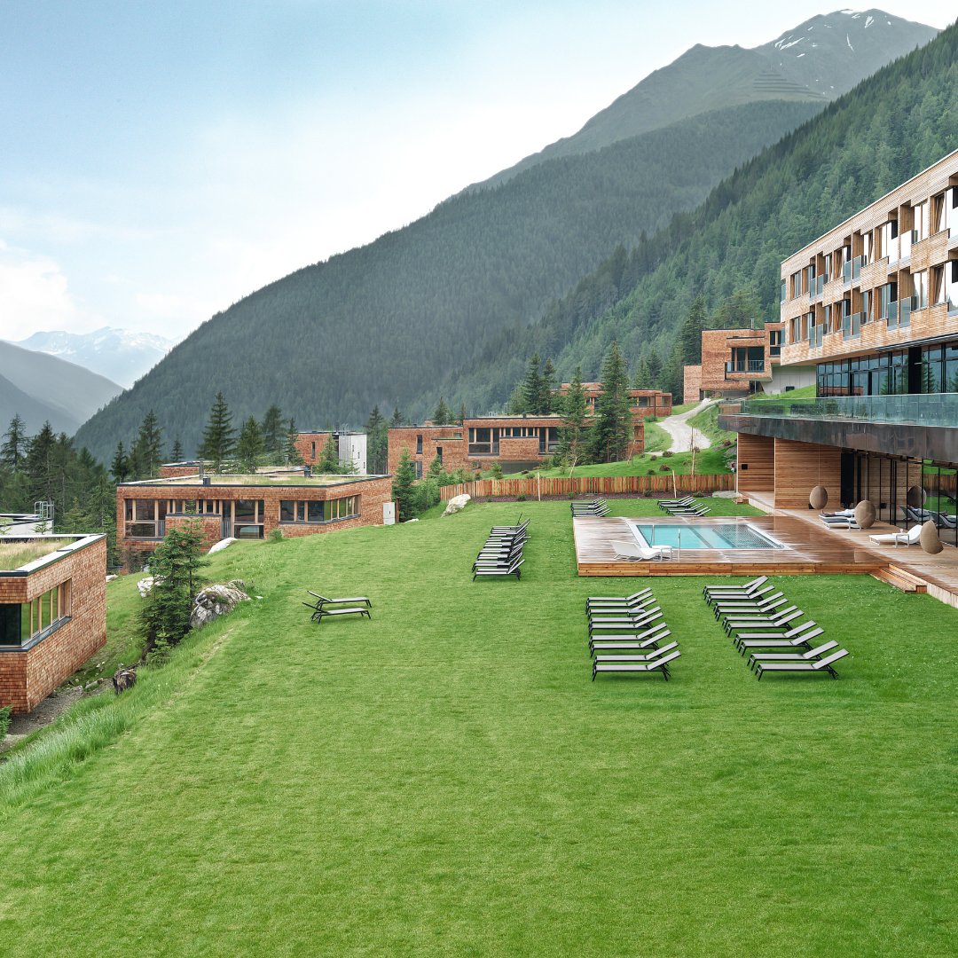 lifestylehotels's tweet image. GRADONNA MOUNTAIN RESORT
The Hotel is located directly at the Großglockner Kals-Matrei ski area. The wood shingle facade and the large window fronts allow the landscape to “flow” into the hotel.

&amp;gt;&amp;gt; Find out more: lifestylehotels.net/en/hotel/grado…

#gradonna #mountainresort #naturelovers