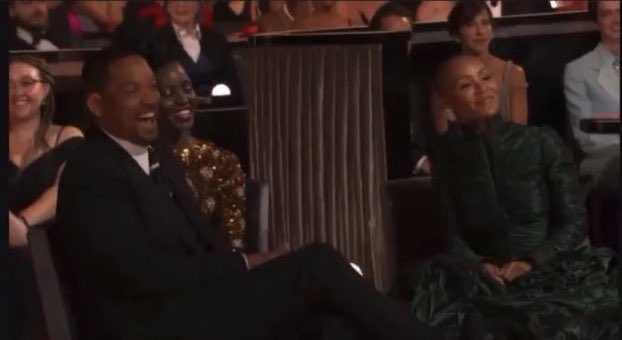 Shiv1nho's tweet photo. Scenes if it was The Rock instead of Chris Rock https://t.co/BJaOqLn3ZG
