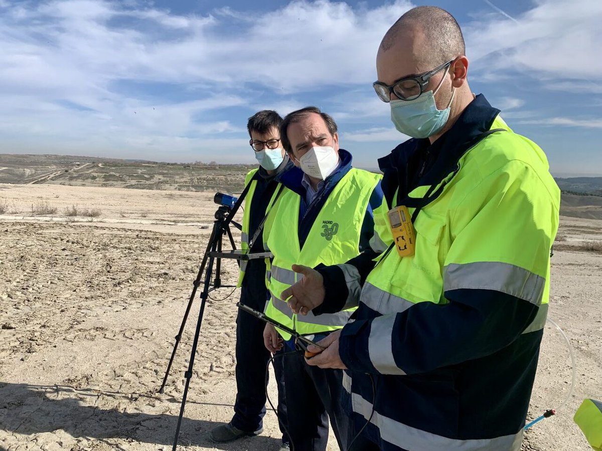MADRID's tweet photo. 📢 Las mediciones de metano en el vertedero de Las Dehesas, situado en el Parque Tecnológico de #Valdemingómez, concluyen que son residuales y las propias de un vertedero sellado y controlado. 

👉https://t.co/oHtfO57yCY https://t.co/oZD0dIZyO8