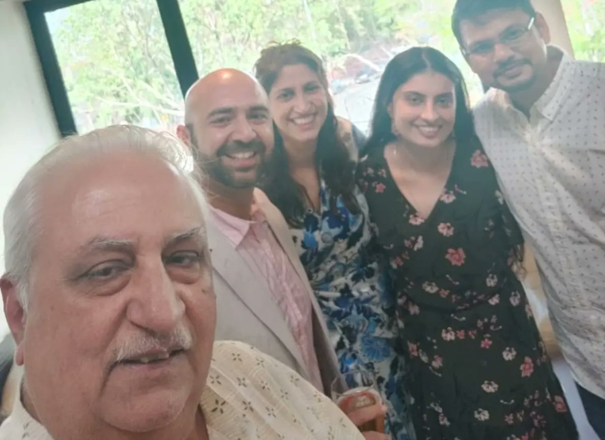 SurinderKhanna3's tweet photo. With Surbhi, Saurab khanna, from Australia, Mehak and Sambit at at jahanpanah club.

#SurinderKhanna #familtime❤️ https://t.co/KbmLgh1fpL