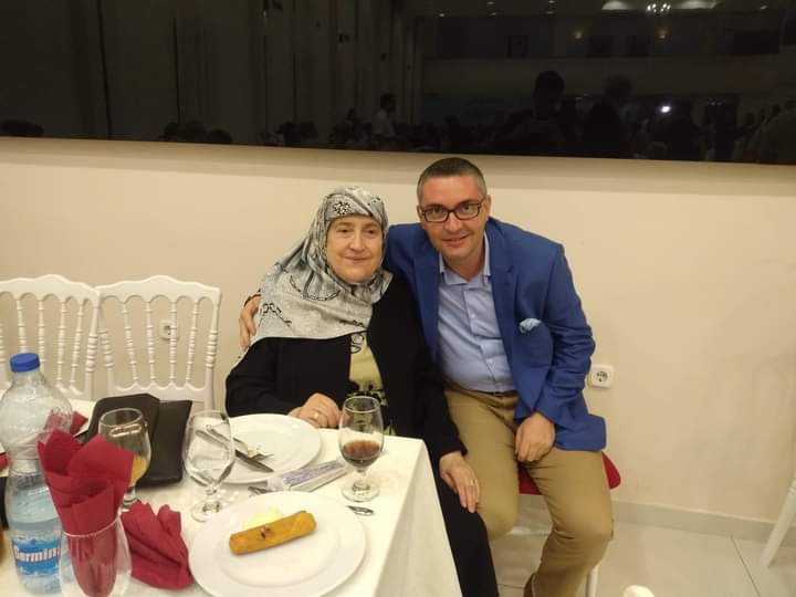 MuratRefah's tweet photo. Şu fani dünyada en sevdiğim insanlardan biri olan Hatice Shabani halamı kaybettik.cenazesi bugün öğle namazında Üsküp Makedonya'da kılınacaktır. Biz senden razıyız. Rabbim de razıdır İnşaAllah... Tüm ölmüşlerimizin ruhu için El-Fatiha... Okuyanlar amin yazarsa sevinirim. https://t.co/ImzaRpr22o