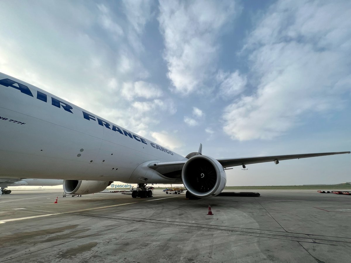 pascalrs's tweet image. 16 hours and 21 minutes (including 15h54m of flight). Back from Tokyo 🇯🇵, with @DavidDerognat. This is the way!