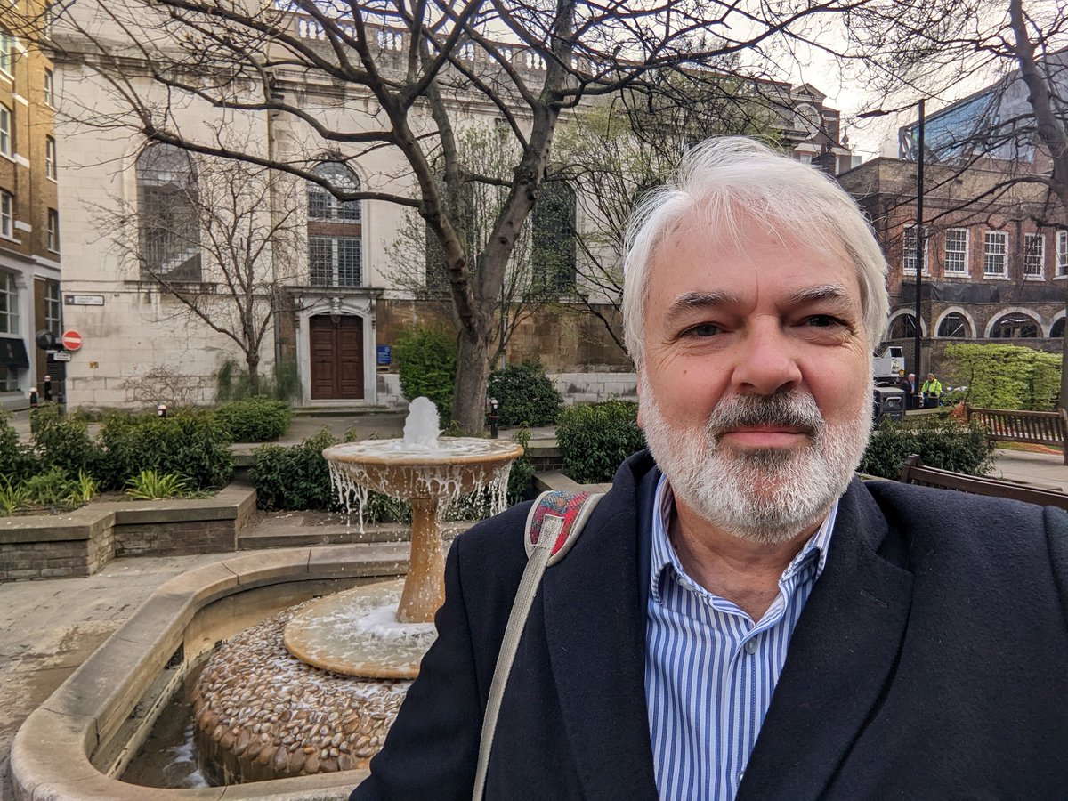 RichardDABurge's tweet photo. I may not have been elected to @cityoflondon but I am back in #Vintry ward - my place of work with 70 other colleagues - proud to be flying the Ukrainian flag at @londonchamber https://t.co/Tw5cQiFThT