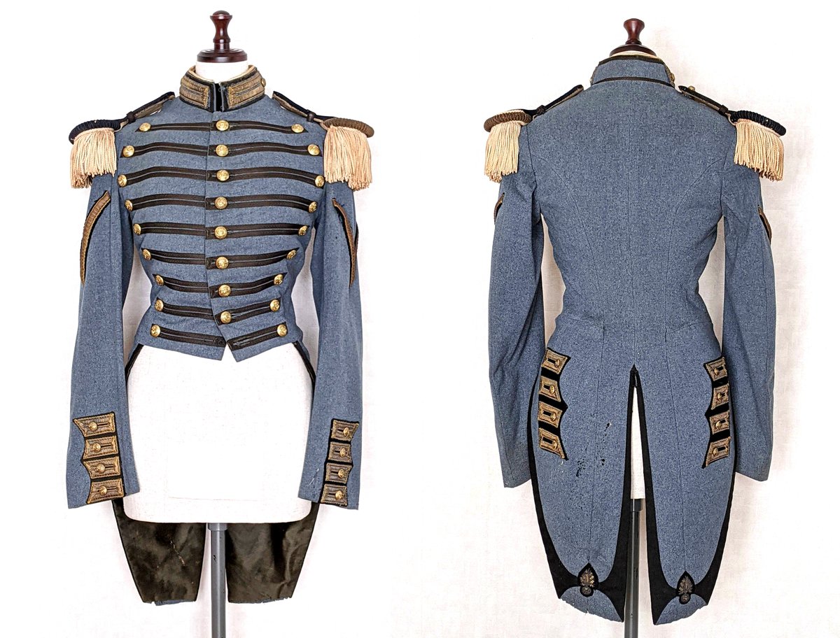 ヴィクトリア朝の軍服 肋骨服 がどの国のもカッコイイったらない 女性用 女性用のもあるんだ Togetter