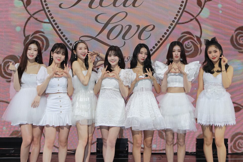 OHMAGRILL's tweet photo. Press Showcase Photo, OH MY GIRL 2ND ALBUM #RealLove!

#찾았다_오마이걸_리얼러브 #Found_OMG_RealLove 

( + @xseungheey ) https://t.co/gefaZKhQFC
