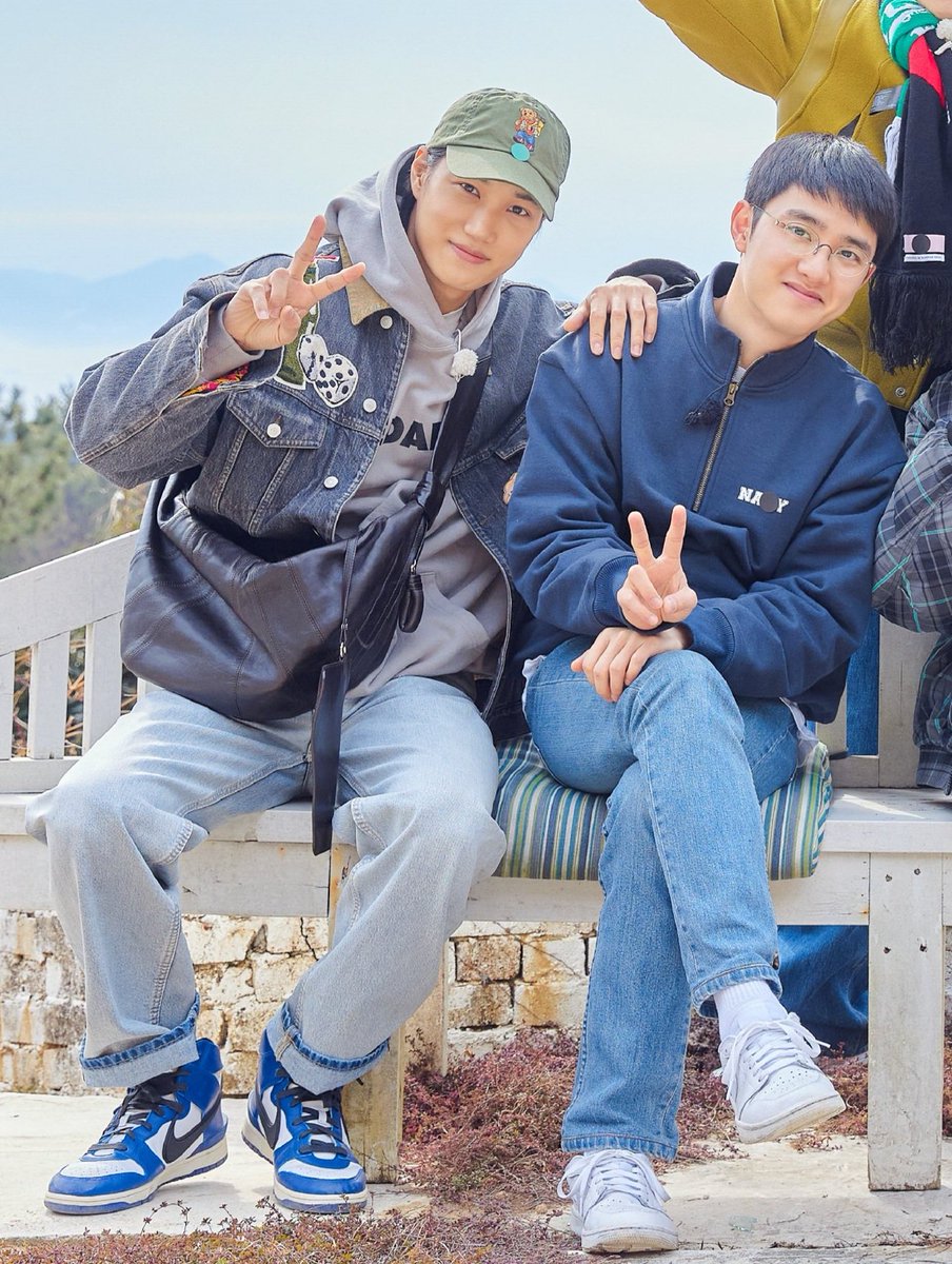 FrizExoLove's tweet photo. Kaisoo end Jongin's bag are back 

#kaisoo #exoladders3 #exoladders2 https://t.co/MArIed1mu7