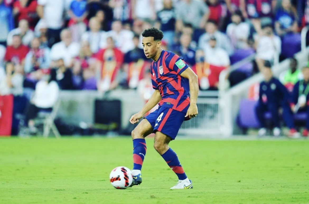 tyler_adams14's tweet photo. Jobs not finished. Fans were amazing again 🇺🇸👊🏽 https://t.co/QeZHG1VKkl