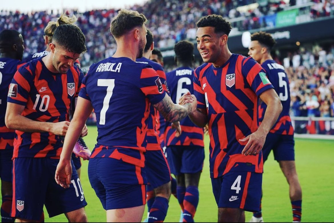 tyler_adams14's tweet photo. Jobs not finished. Fans were amazing again 🇺🇸👊🏽 https://t.co/QeZHG1VKkl