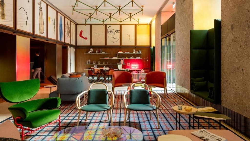 ITALY: This must be the most cheerful, polychromatic place to lay your head in Milan 🤩 Let the good times roll!

roomcard.com/hotel/room-mat…
⁠
@roommatehotels
#milan
#milano #italia #italy