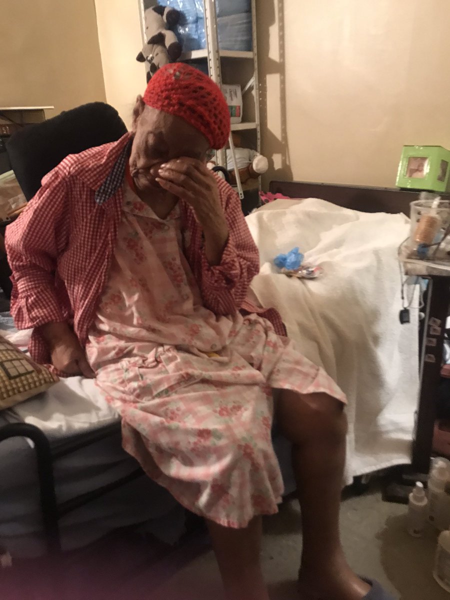 missmonicany's tweet image. #Oscars she trying to hang in till the end, #greyprojects  “when is this over”