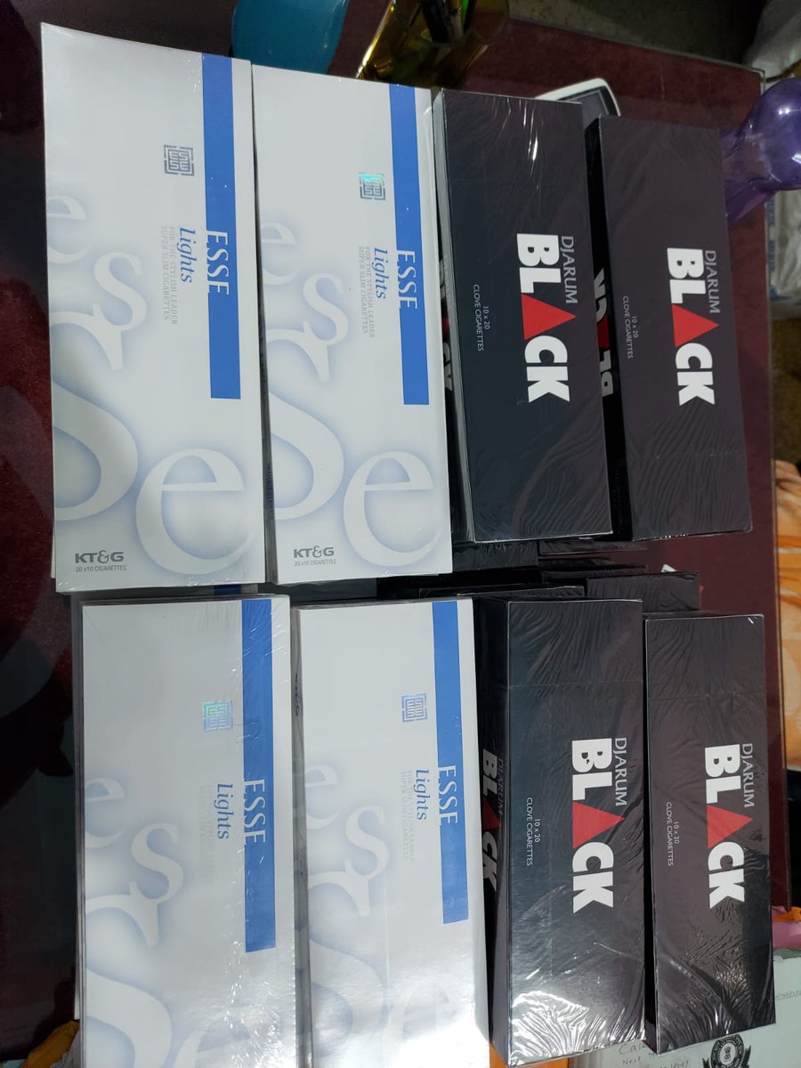 kolkata_customs's tweet photo. Acting on specific intelligence the officers of #PreventiveCommWB seized a total of 1lakh sticks of assorted foreign origins #cigarettes worth ₹15lakhs from #CossiporeRailwayStation on 27.3.22. A person got arrested @cbic_india @PIBKolkata @DDBanglaNews https://t.co/8h4lwsRBrl