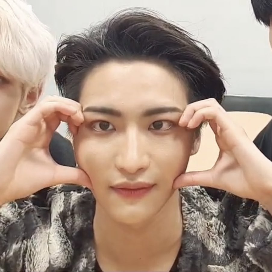 0403lov's tweet photo. 🔔: you receive a heart from seonghwa ! https://t.co/cyRYYy4aQk