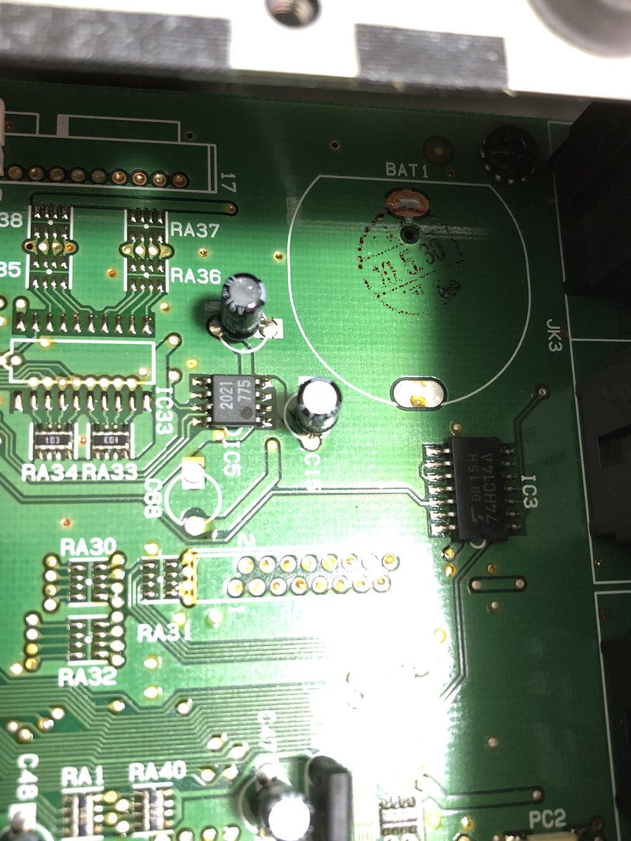 marusa5814's tweet image. 手持ちのMU100Bの遅延ともたつきが激しくなり、とりあえず分解してみたけれど原因は皆目見当付かず
Windows10にしてからだから、相性なのかな？

ボタン電池は元々ありませんでした(当たり前か)
#YAMAHA
#midi
#MU100