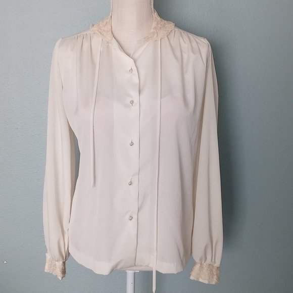 CastAwayClose's tweet photo. So good I had to share! Check out all the items I'm loving on @Poshmarkapp from @CarrieTraore @Lenfra_Closet #poshmark #fashion #style #shopmycloset #alicestuart #karenscottstyleco #chelsea28: https://t.co/of0eDlHHzN https://t.co/165gYD6XKj