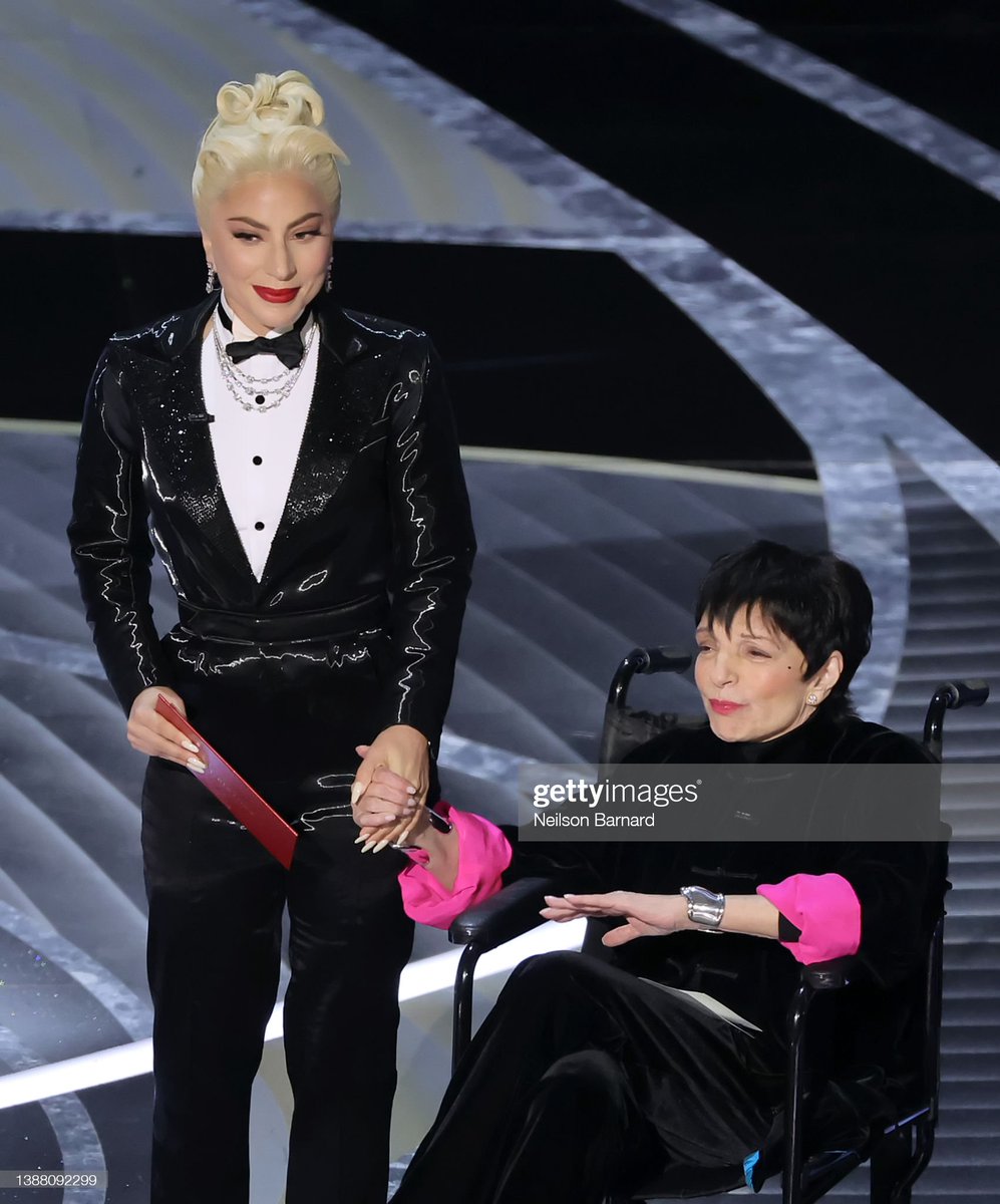 ladygaganownet's tweet photo. Lady Gaga and Liza Minnelli at the #Oscars https://t.co/dkuWMzeolS