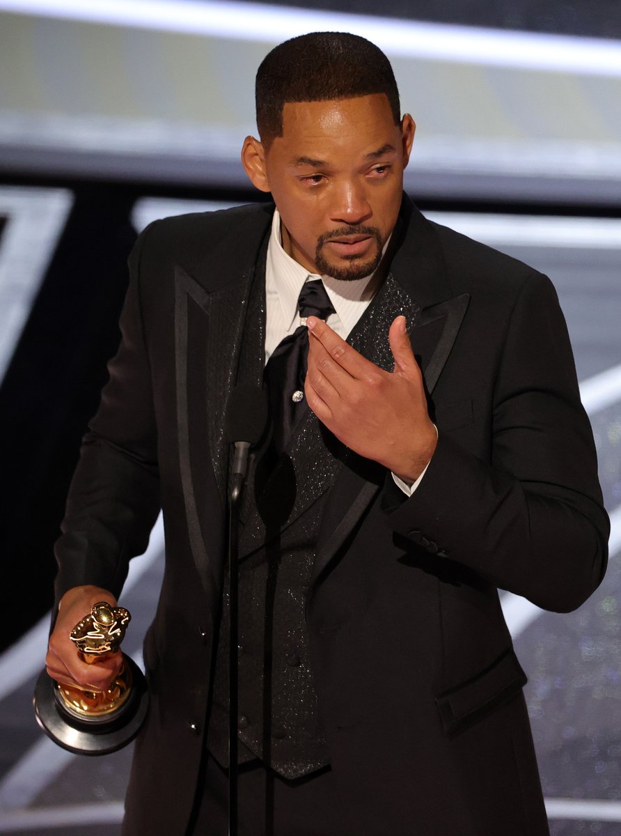 Will Smith won Best Actor at the 2022 #Oscars and got emotional during his acceptance speech, where he apologized for slapping Chris Rock earlier during the show. eonli.ne/3tGf6jk