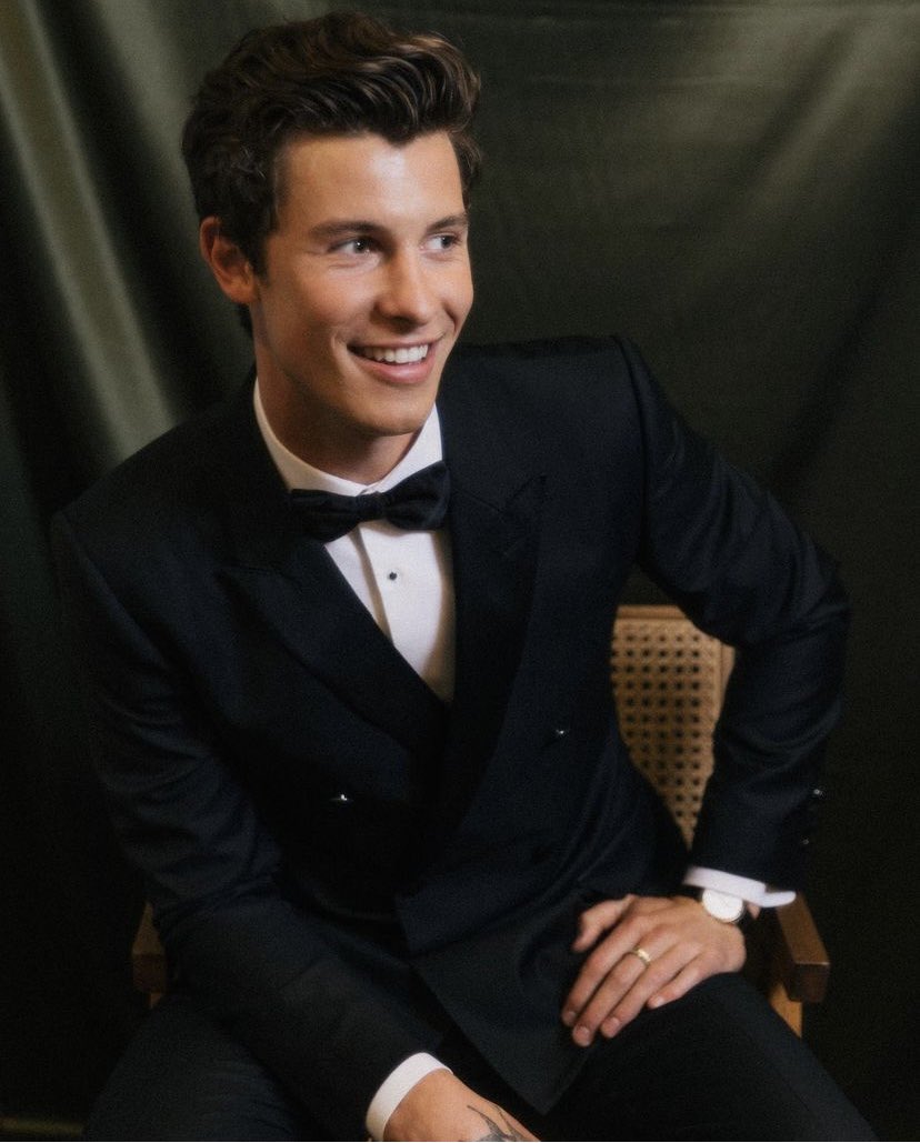 inescatalini's tweet photo. Dios llevameeee ⚡️🔥 
The best of… #Oscar  #ShawnMendes https://t.co/UU7xcvwDu7