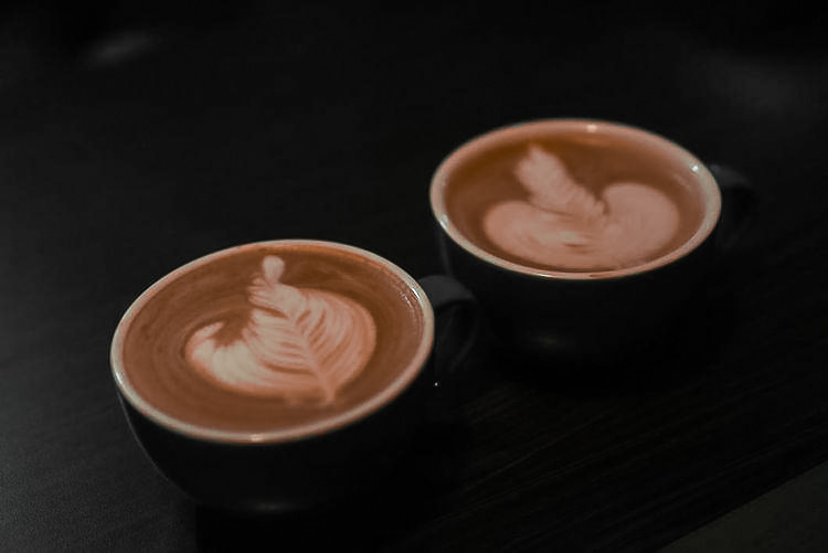 KAKOCoffee's tweet image. Selamat Hari Senin, Kakologist.
Kali ini Mika mau ngasi info nih tentang manfaat kopi untuk kesehatan mental.
Nah salah satunya adalah dapat merangsang rasa bahagia.

Loh, kok bisa Mik?