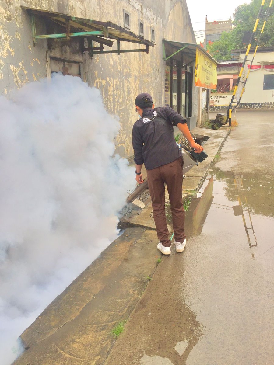 samatriofficial's tweet photo. Sabtu, 26 Maret 2022
Samatri Chapter Selatan melakukan giat fogging di Rw 07 kel. kranji kec. bekasi barat kota bekasi. Samatri berkomitmen terus memperjuangkan kebutuhan dan kesehatan masyarakat kota bekasi.
#bersamamastri #mastriadhianto #wiwiekhargono #samatri https://t.co/Ve3rTYT4s7