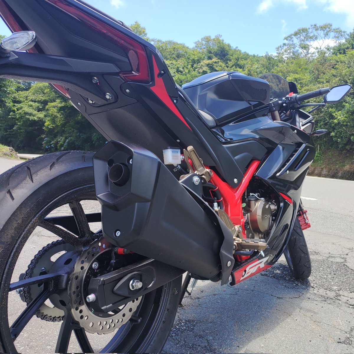 WITBS's tweet photo. 名前：いたばし
性別：男
年齢：35
住み：静岡
車種：デーモンGR200R
好き：漫画　ゲーム
一言：初心者です。見かけたら生暖かい目で見て追い越してください。

 #バイク乗りとして軽く自己紹介 
 #バイク初心者 
 #全然バイクのれてない https://t.co/1f1iLoAhWn