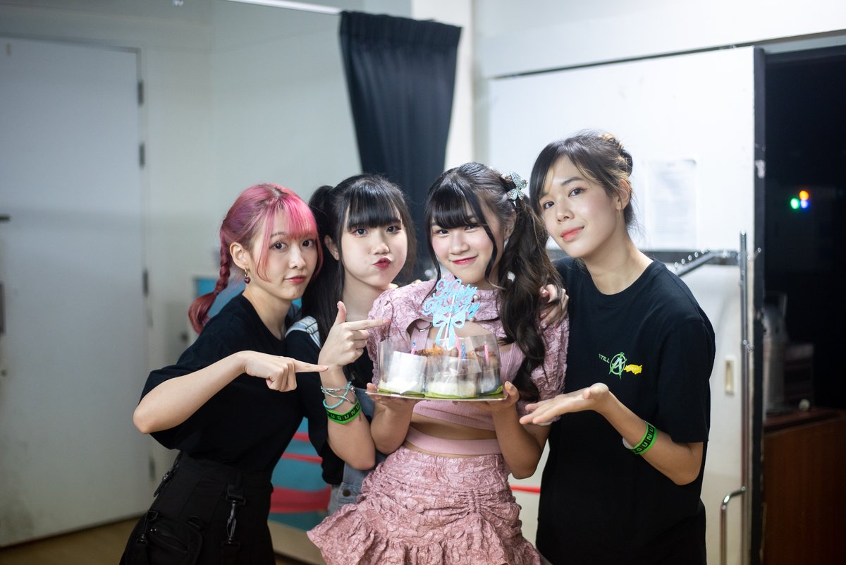 Aliszt_Official's tweet photo. 🌟 เป็นยังไงกันบ้างคะ กับ Firm Solo  Birthday Stage 🌟

ขอบคุณทาง @blazeidollive  มากๆนะคะ รวมไปถึงพี่ๆแฟนคลับทุกคนที่รักกันไม่เปลี่ยนแปลง สนุกๆมากๆเลย และขอบคุณสำหรับอังกอร์มากๆนะคะ 

ปิดเทอมนานๆ จะแวะมากันให้หายคิดถึง 
ไว้เจอกันเร็วๆนี้นะคะ

#FirmAliszt #Aliszt https://t.co/xHqBxQMRvm