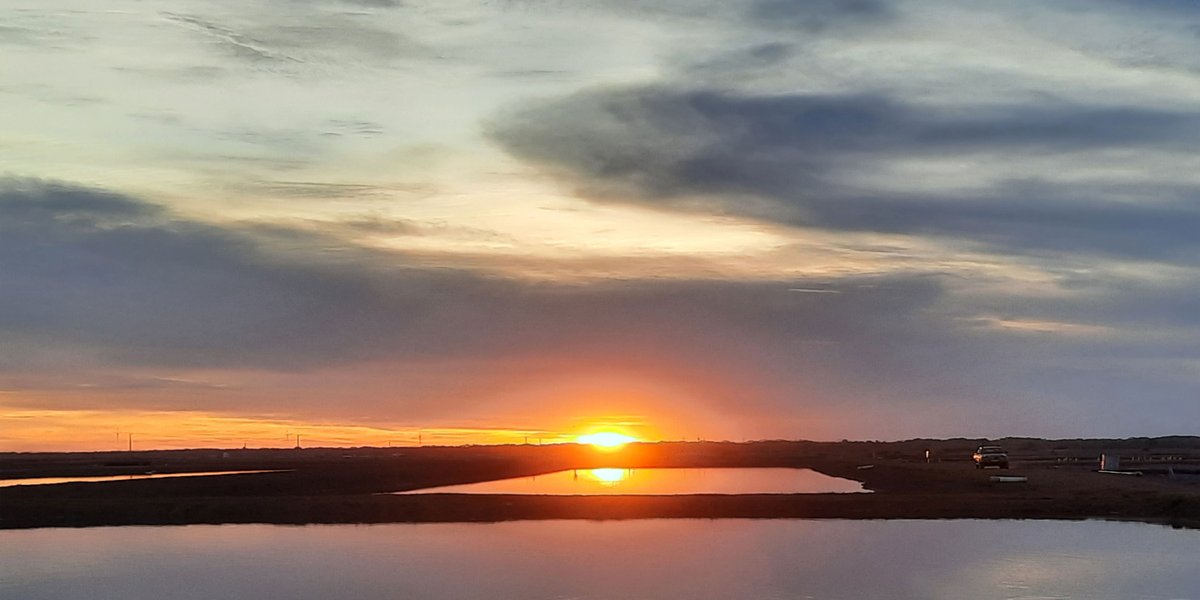 HumptyDooBarra's tweet image. ⏰ Sunrise over the ponds. Of course there are mornings when we want to hit that snooze button, but you can never see too many sunrises and there is nothing like that fresh feel of a new day beginning.