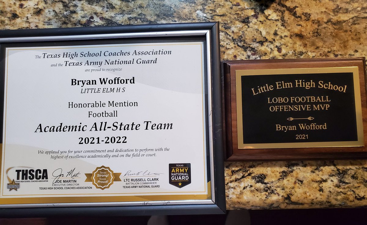 johnwofford1's tweet photo. Such a cool night at the LittleElmfootballbanquet. Bryan was named as the co-offensive MVP for the team(which is really cool for an O lineman!)as well as an academic all-state winner! Can't wait to watch him these next 4 years @TxWesFootball
@AndyTownsend72
@Hitman_Higgins https://t.co/jSP5LNT7wm
