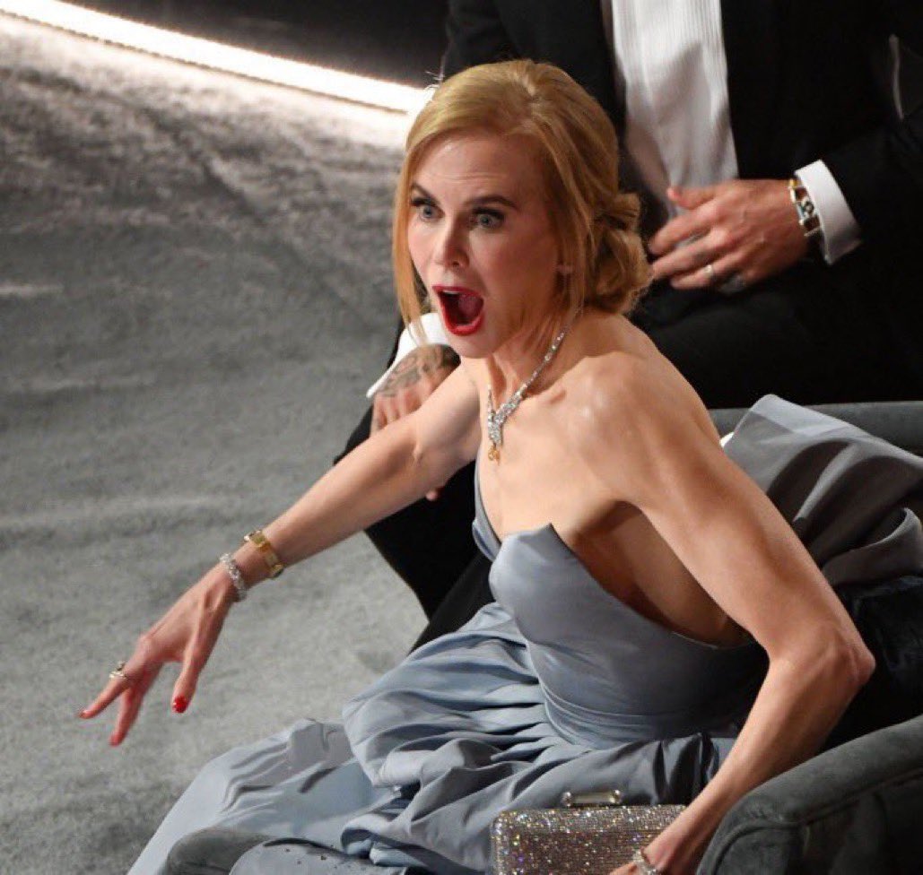 Nicole Kidman should win the Oscar for Best reaction to Will Smith slapping Chris Rock. 🤣🤣🤣
#AcademyAwards2022 #Oscar