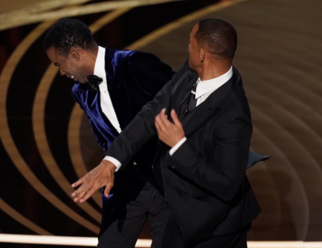 PlaylogApp's tweet photo. When people watch your videos but don’t like them… #WillSmith #chrisrock #Oscar #Oscars2022 #AcademyAwards https://t.co/QkGirQREAE