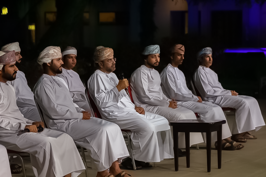 0alshabab0's tweet photo. برنامج يستضيف وزراء  ومسؤولين من أهم صناع القرار في رؤية عمان 2040 يجلسون بجانب الشباب في حوار مفتوح وصريح لمناقشة الحاضر والمستقبل بكل شفافية. 

أعتقد لو هذه الصور في دولة أخرى سترى الكثيرين منا يتغنوا بها ويتداولوها في الوتساب فقط لأننا تعودنا على جلد الذات

 #مع_الشباب https://t.co/2HkWBRRM6u