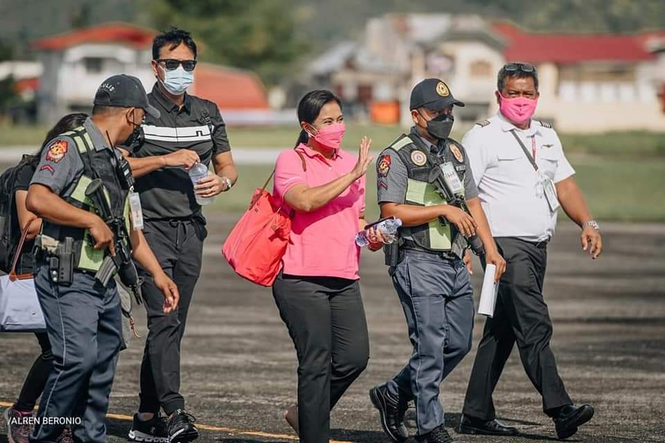 FedicTheGreat's tweet image. Hoy mamang Pilot wag masyadong magpahalata, pink pa talaga facemask at ang galak sa mga mata napaka obvious naman 😜 Salamat po, God Bless 

#SamarIsPink