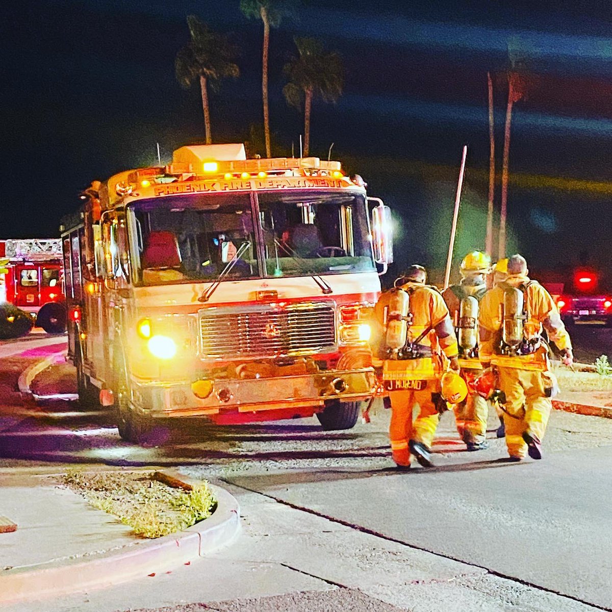 PHXFire's tweet image. Firefighters have extinguished a fast moving mansard fire tonight at a Motel 6 off of 51st Ave and McDowell Rd in Phoenix. 🚒
#pfd #bigred
#firstalarm #protectandserve 
#phoenixfiredepartment
#firefighter #tactics #strategy
