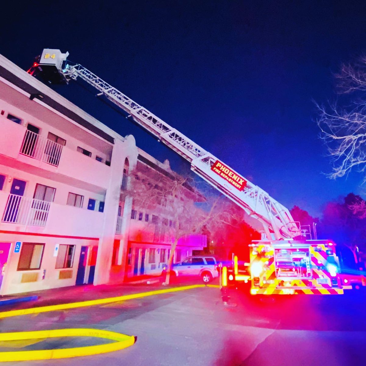 PHXFire's tweet image. Firefighters have extinguished a fast moving mansard fire tonight at a Motel 6 off of 51st Ave and McDowell Rd in Phoenix. 🚒
#pfd #bigred
#firstalarm #protectandserve 
#phoenixfiredepartment
#firefighter #tactics #strategy