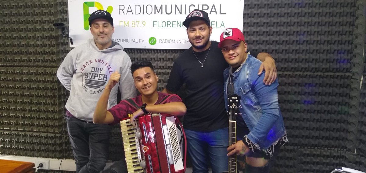 matiasanchez_'s tweet photo. Con Dani, Maxi y Juanmi en la radio https://t.co/bC61D7muGD