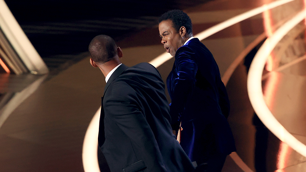 Variety's tweet image. Chris Rock has “declined to file a police report” after Will Smith slapped him during the #Oscars, confirmed the Los Angeles Police Department. bit.ly/3iEzpHp