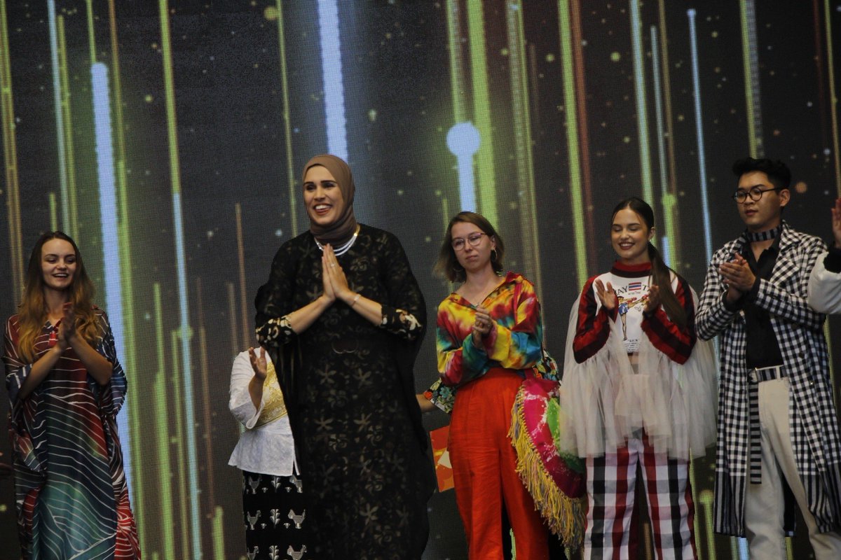 Thank you everyone for participating our Connecting Smile Show. It was a mesmerising collaboration among international participants. We were delighted to connect with everyone in this once in a life time experience. This is our time! 
#expo2020dubaithailand #expo2020dubai #dubai