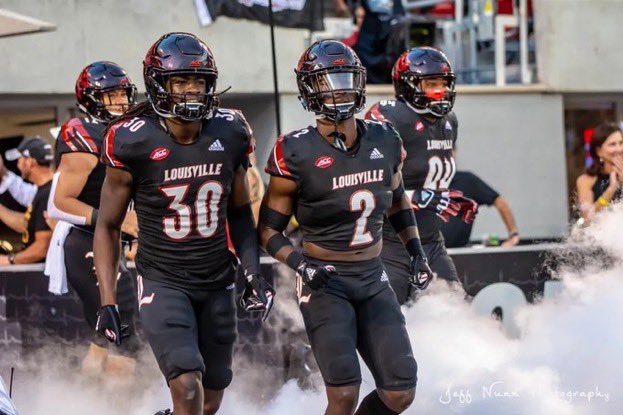 JalenTodd1's tweet photo. Blessed to receive my first D1 offer from University of Louisville @pete_nochta13 @S_Warriors_FB @AllenTrieu @TheD_Zone https://t.co/JAEQUHJ78P